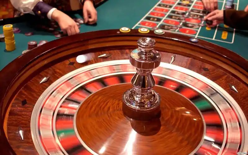 Live dealer baccarat table streaming on slotmax for Filipino players
